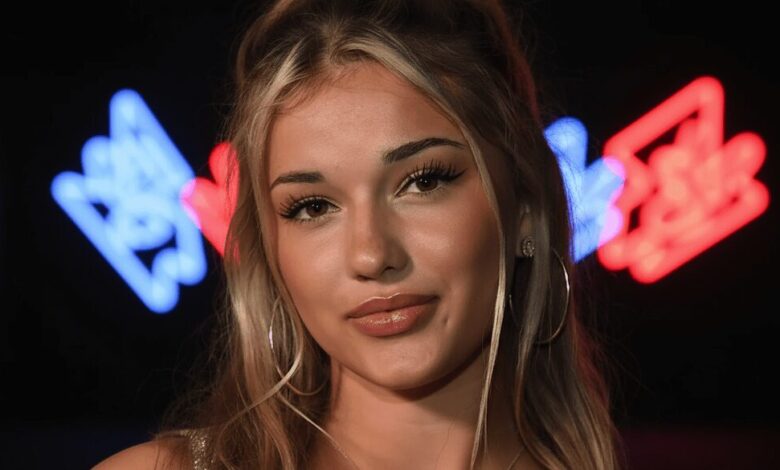 how old is breckie hill